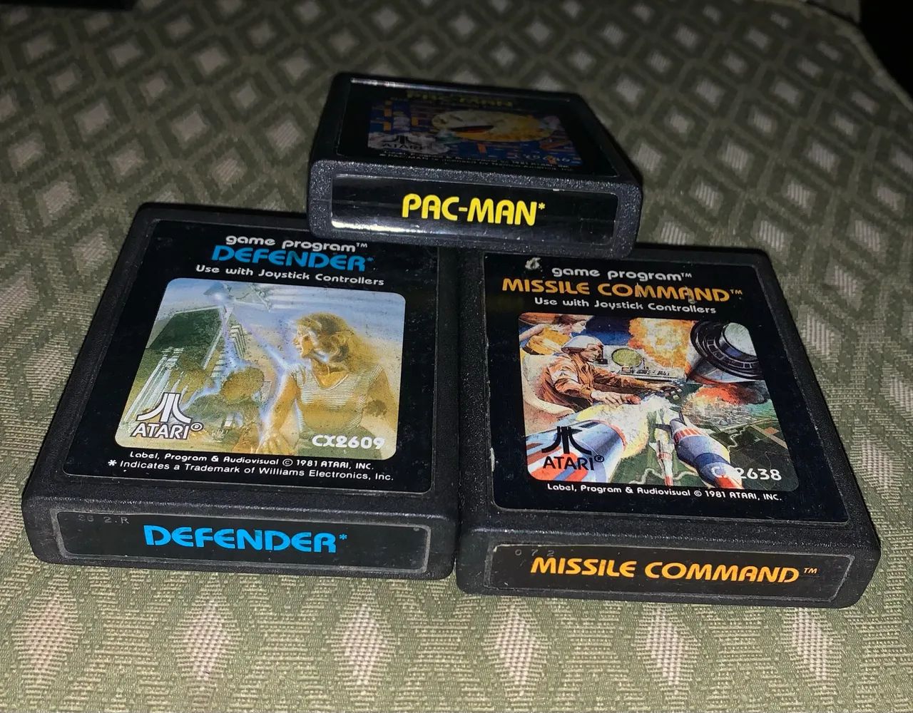 Atari 4 jogos originais Pac-man Missile Command e Defender   - Foto 4