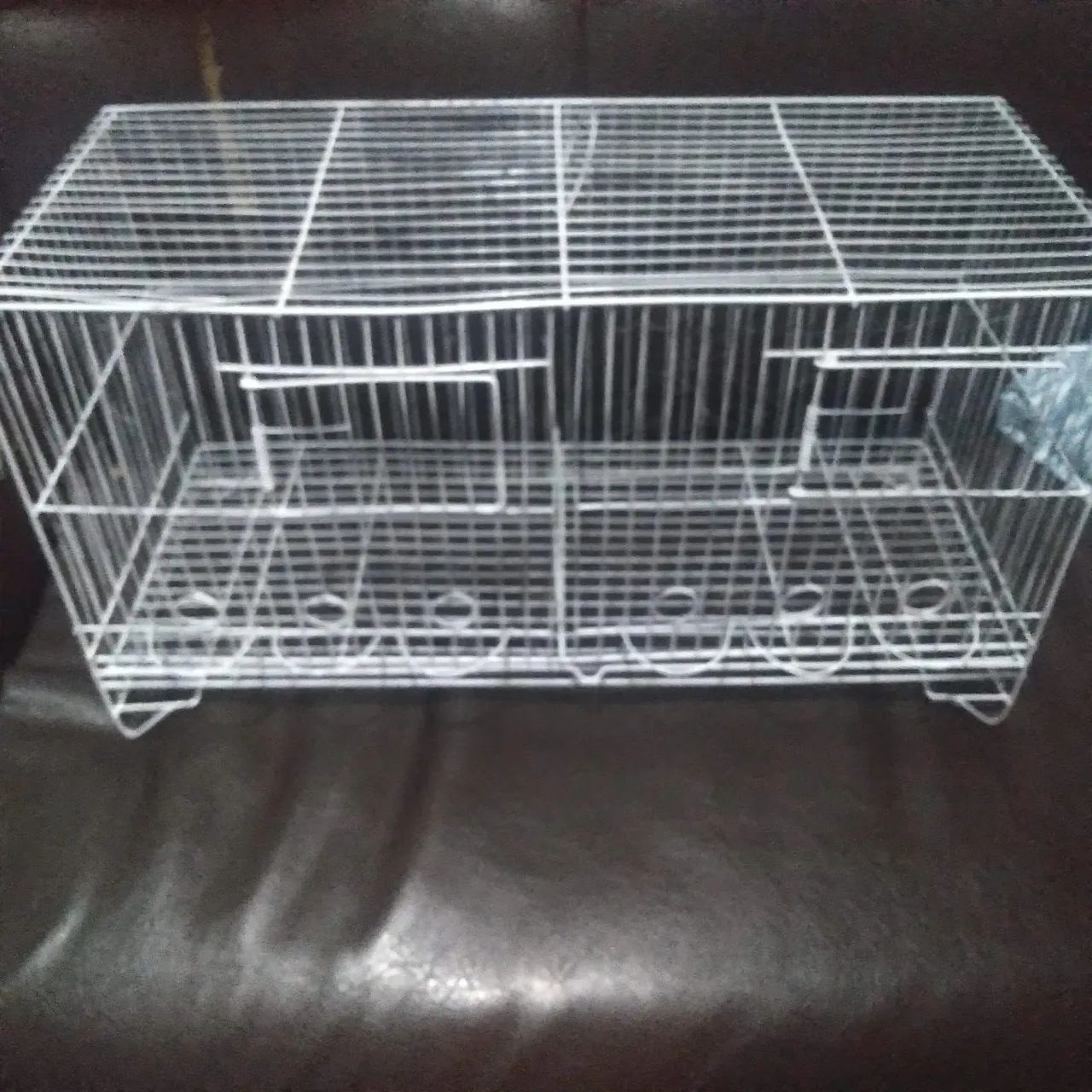 Gaiola grande com duas portas e comedouros - Foto 6