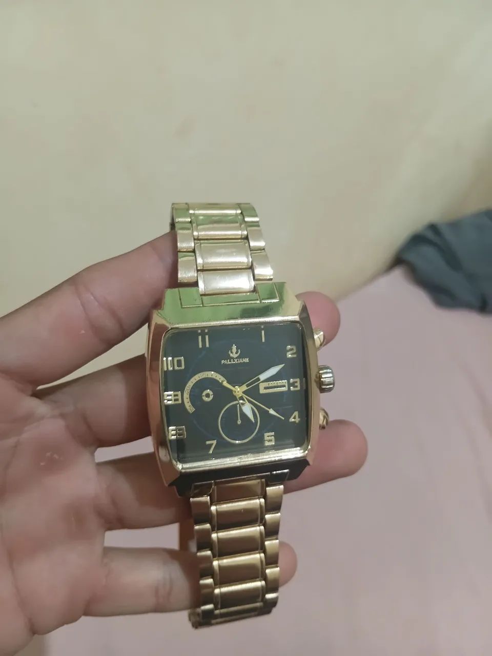 Relógio dourado exclusivo!