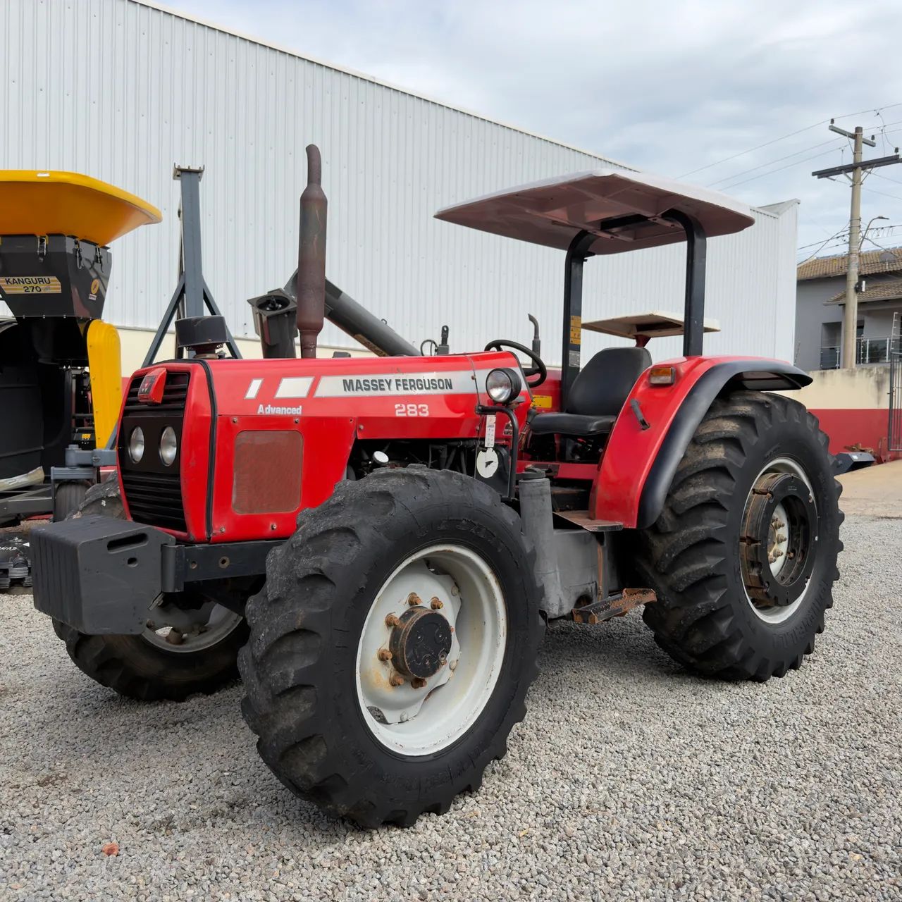 Trator MF 283 4x4 ano 2008