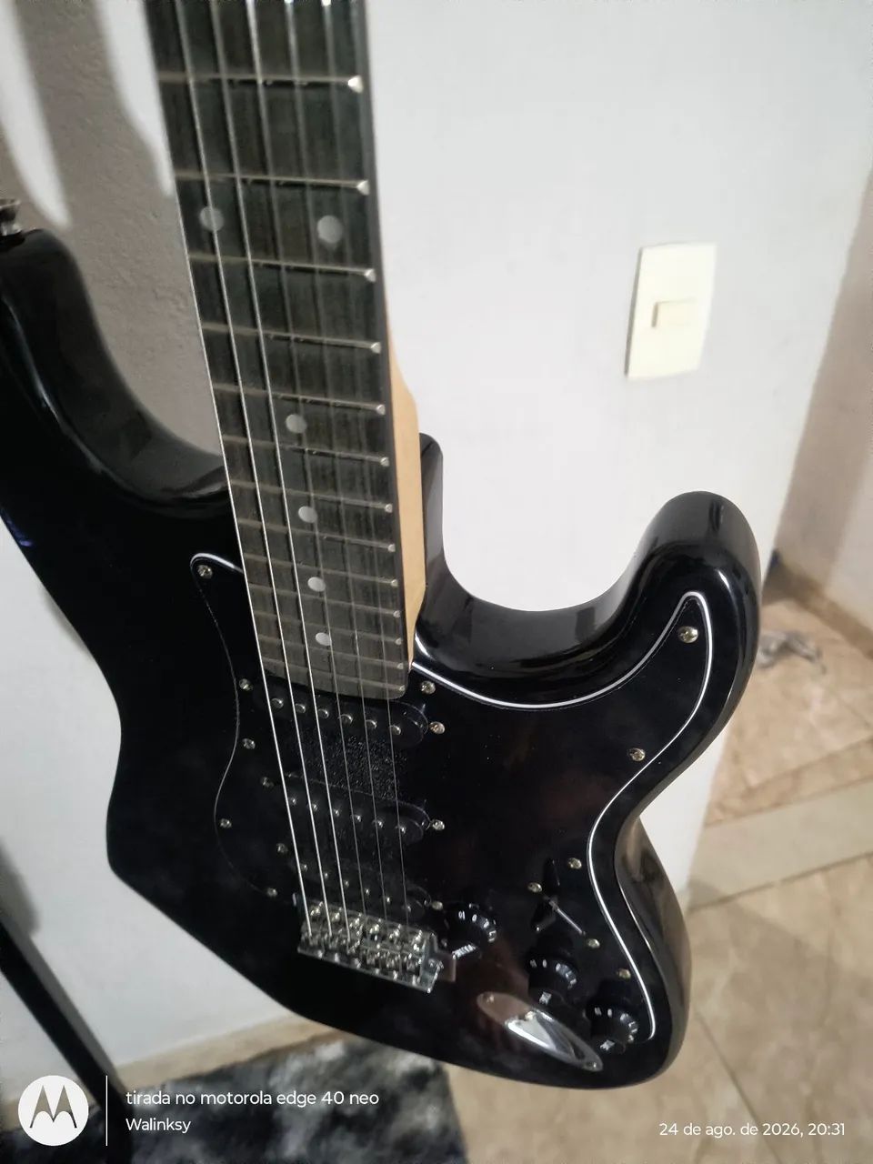Guitarra strato 1 mês de comprada - Foto 3