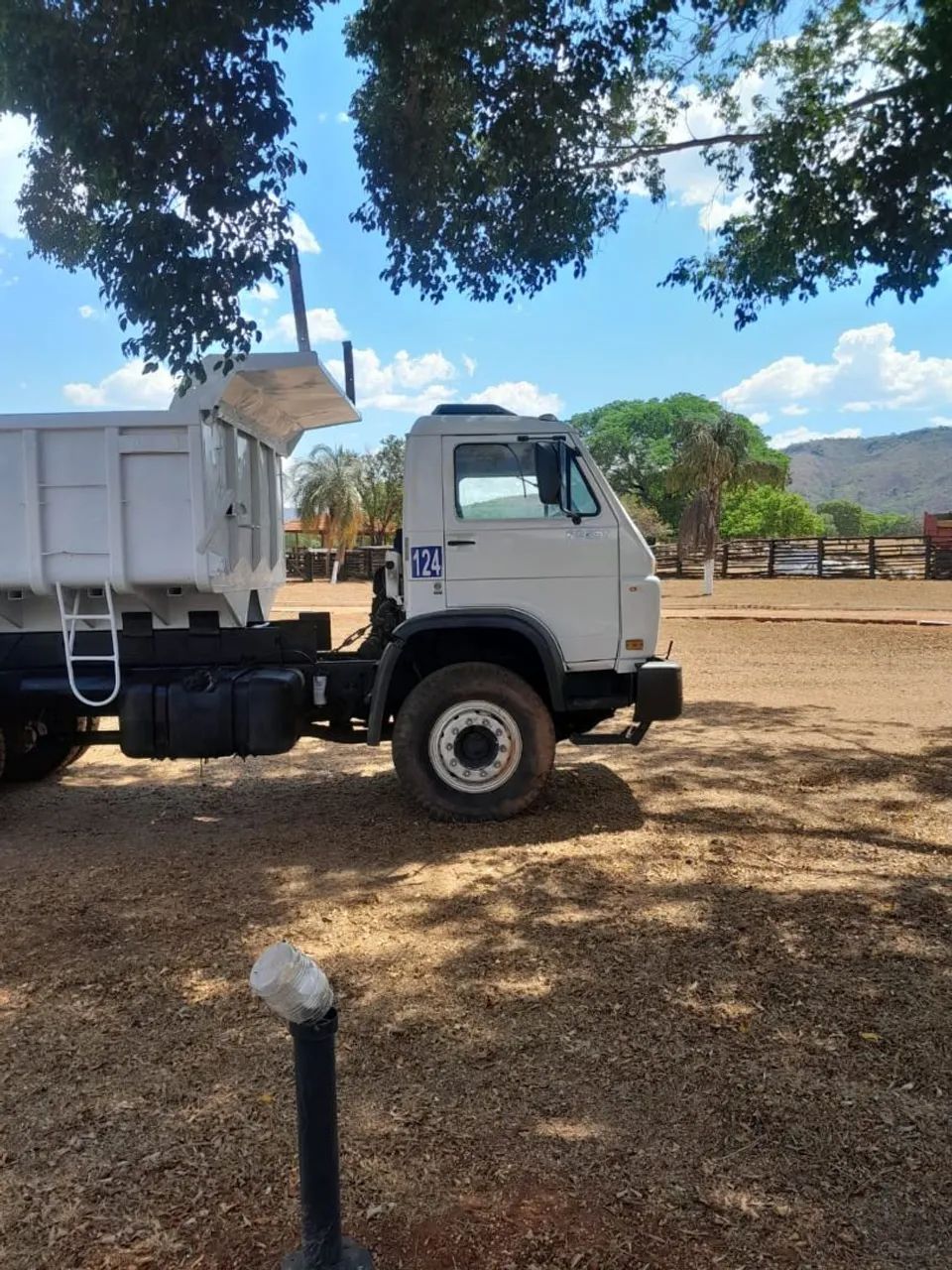 Caminhão Caçamba tracado 26 260W  - Foto 4