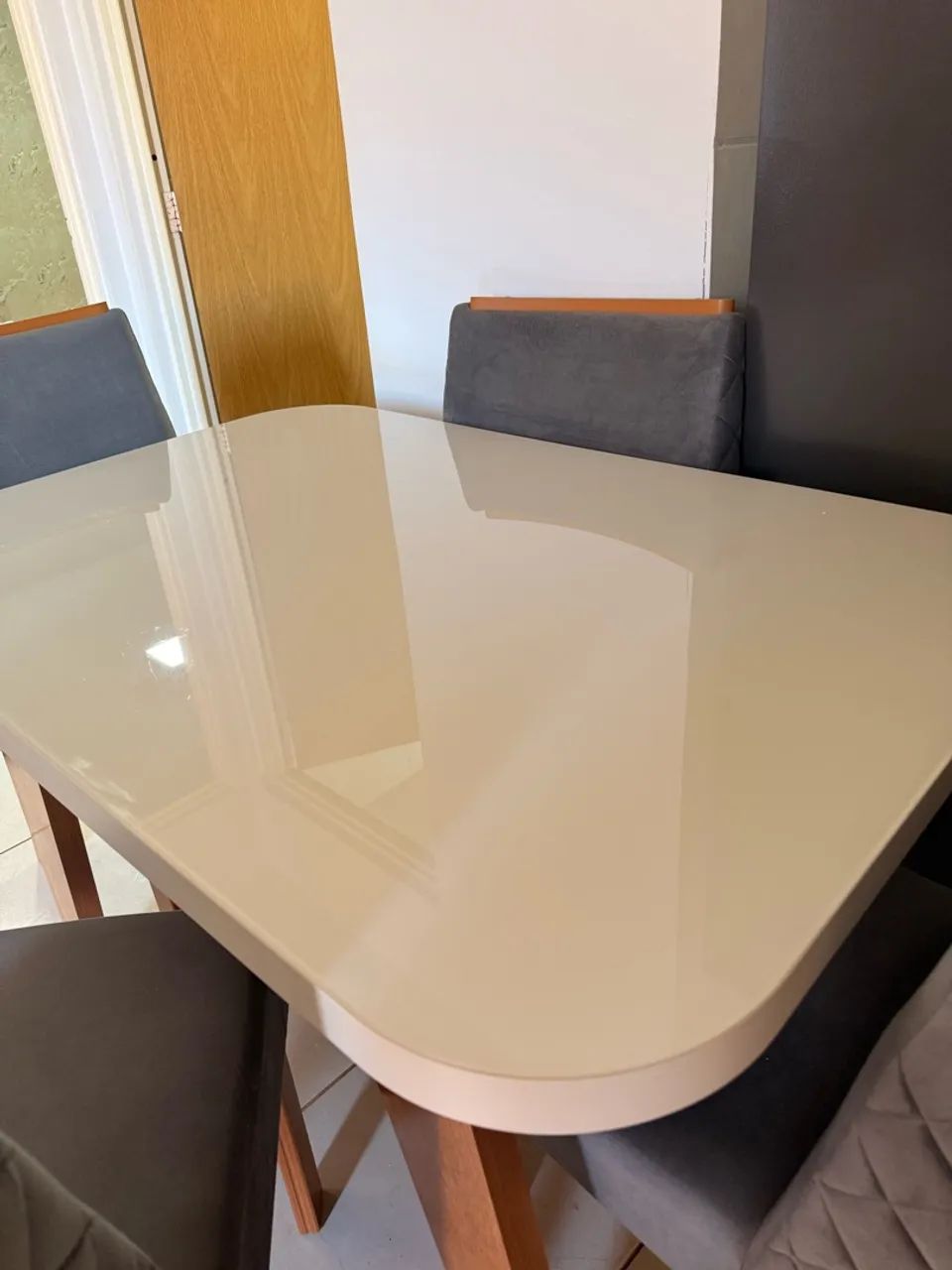 MESA COM 4 CADEIRAS - Foto 2