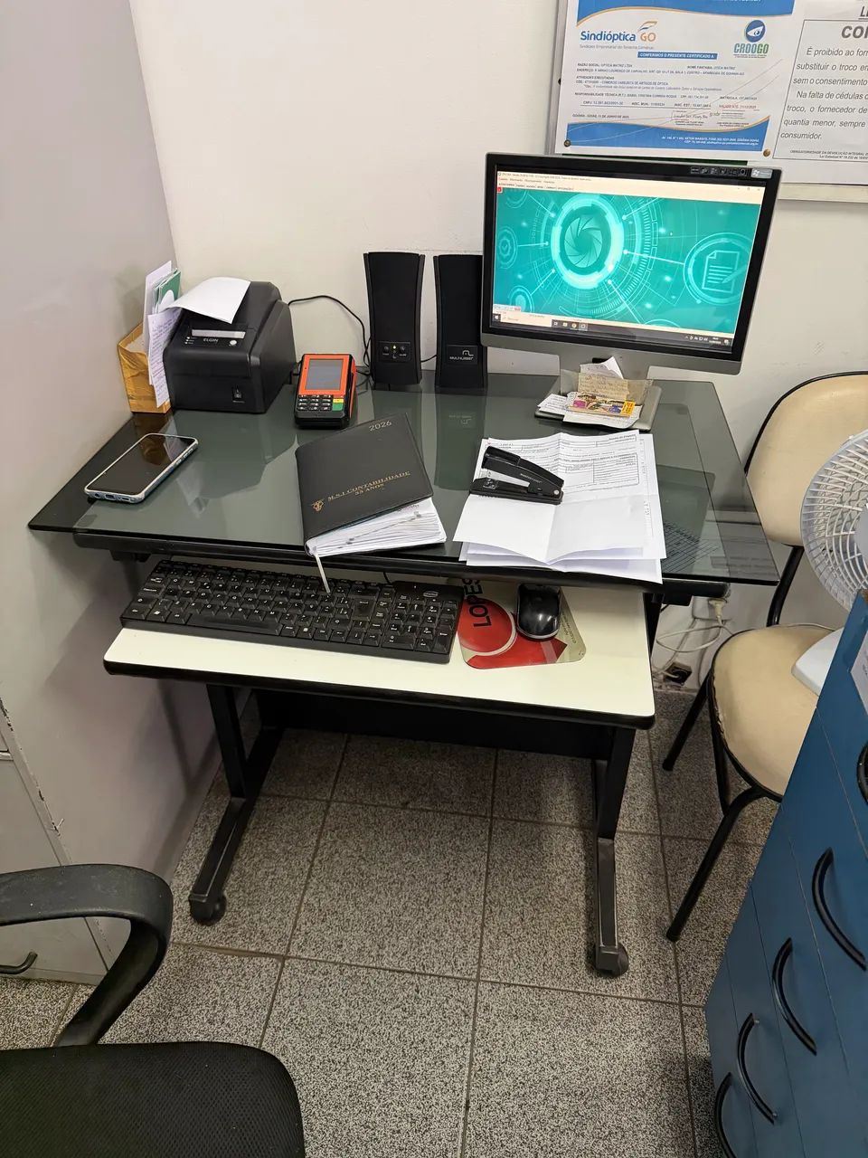 Vitrine, Mesa, Balcão e Mesa de PC - Foto 5