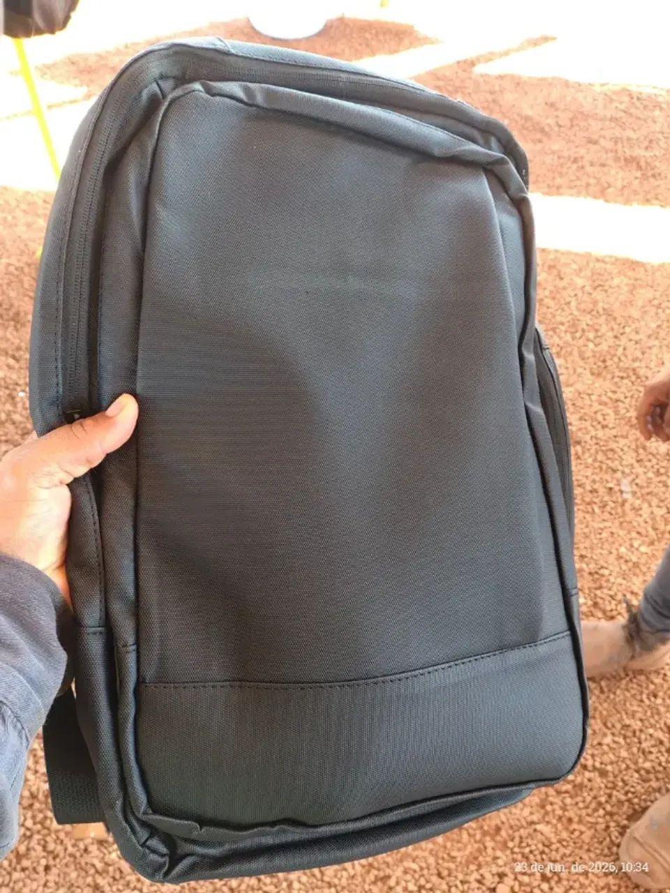 Mochila Executiva Porta Notebook Impermeável, Expansível 5cm, Saída USB, Alça para Fixar e