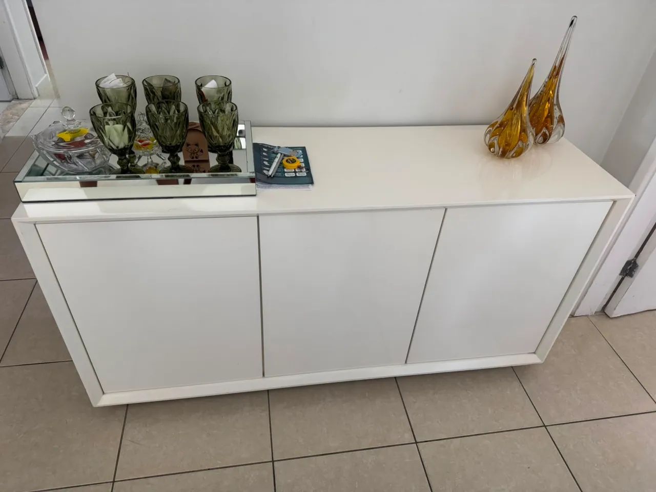 Buffet laqueado branco, com três portas  - Foto 2