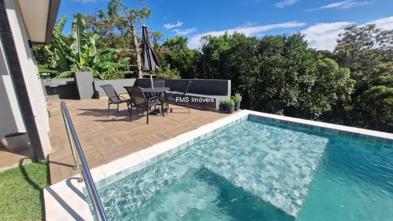 Casa com 190m² e 3 suítes em São Roque