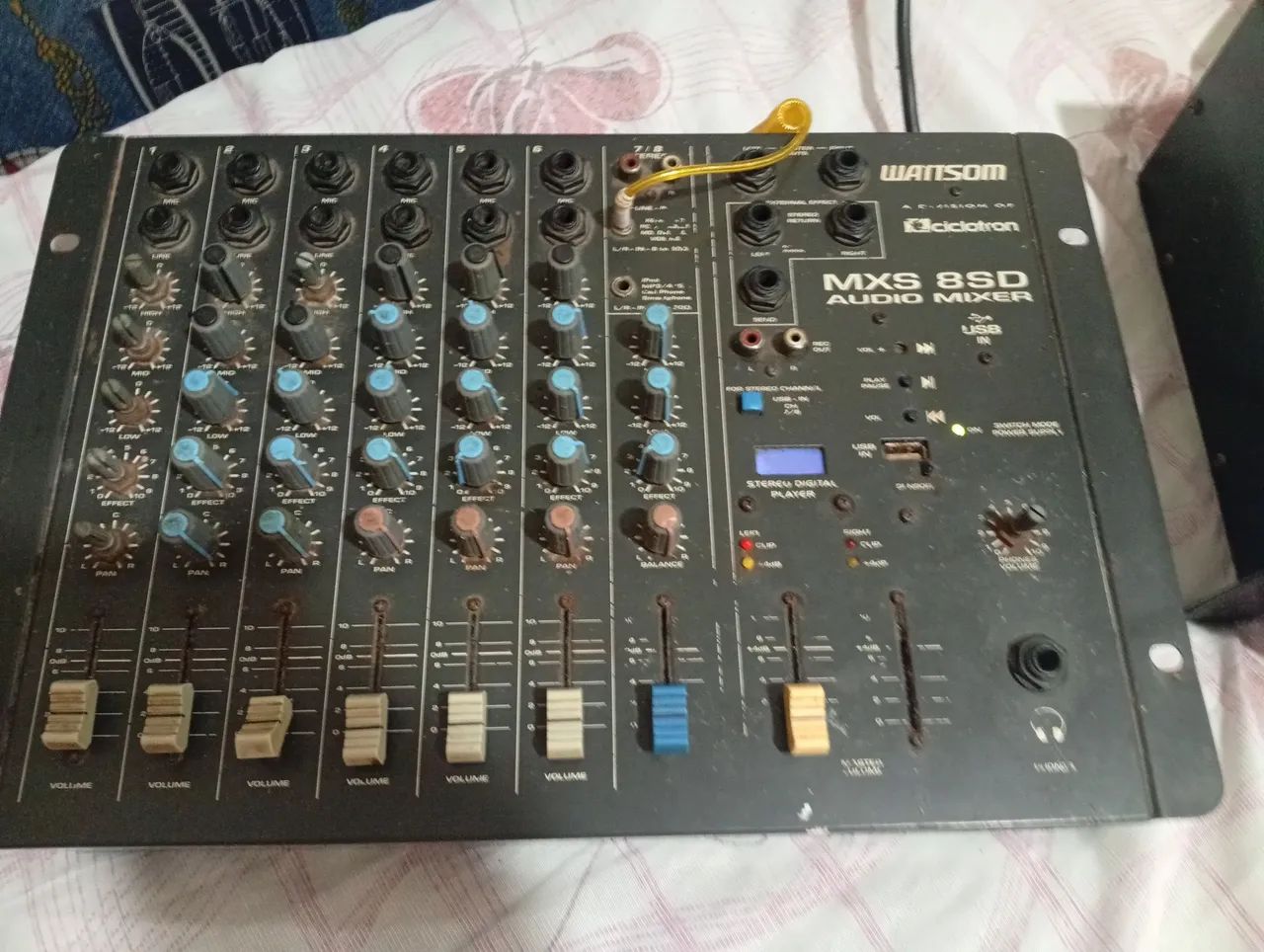 Amplificador e mesa usados em ótimo estado  - Foto 2
