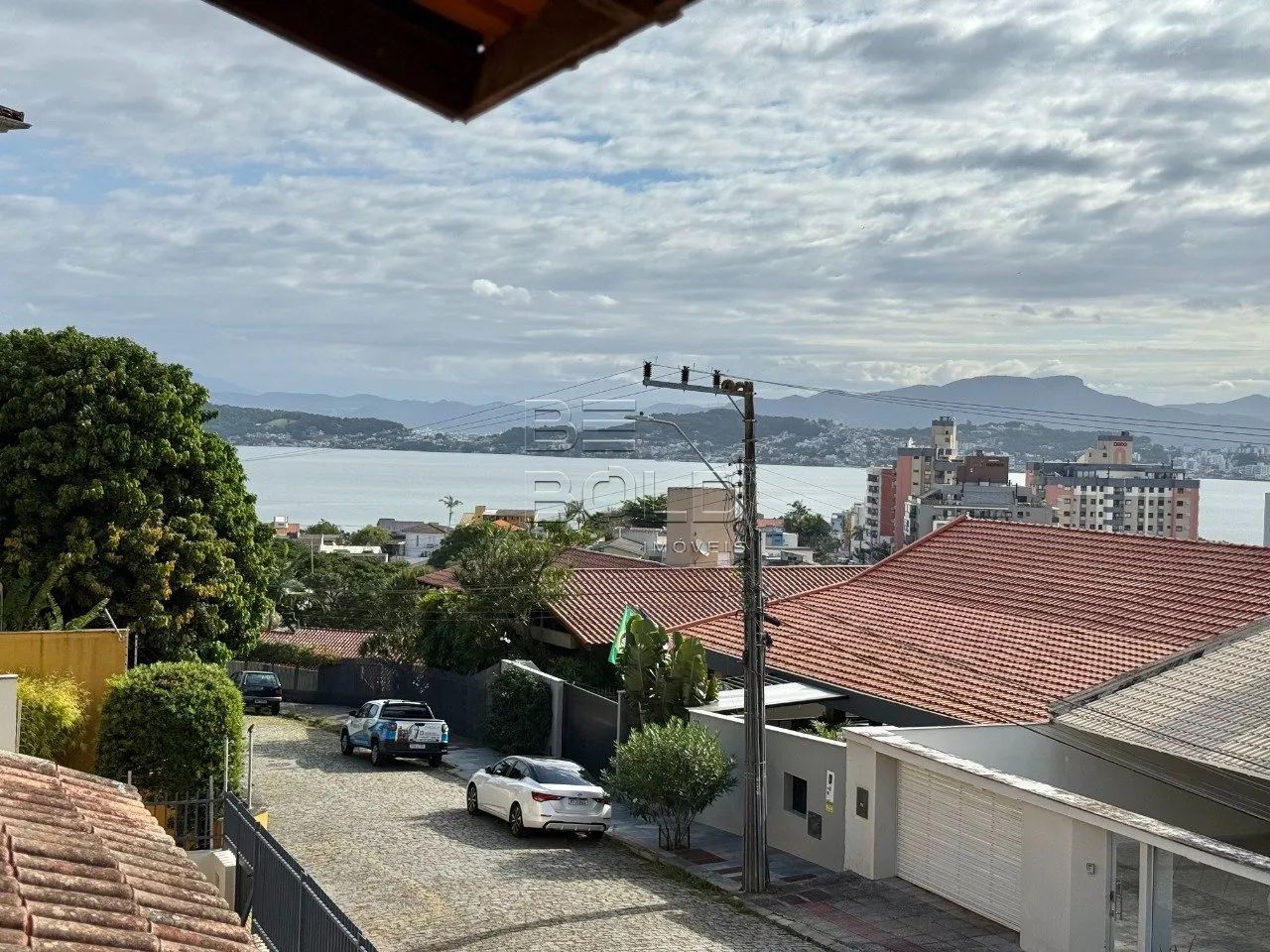 Casa com 5 dormitórios no Abraão