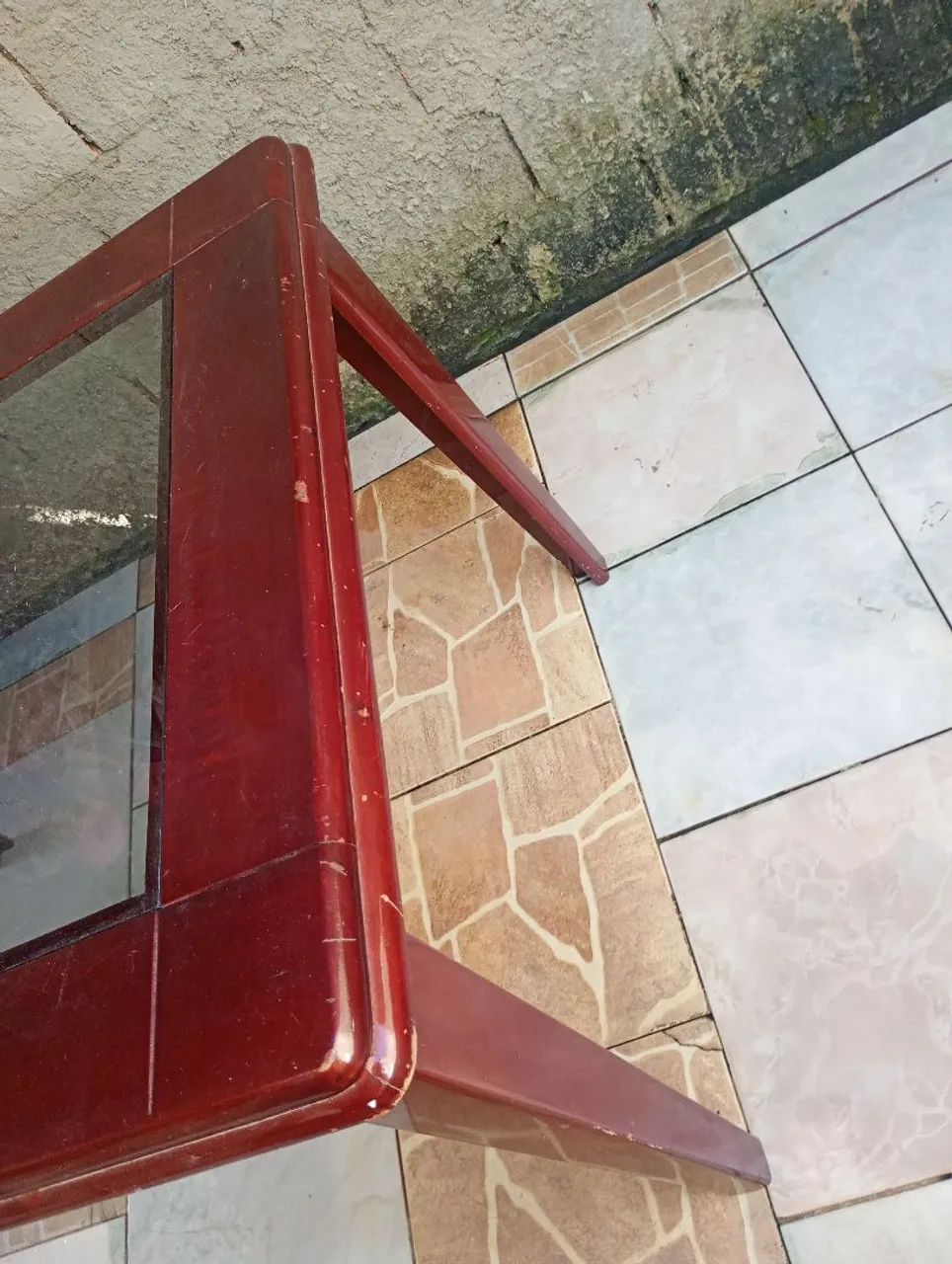 Vendo mesa com vidro quebrado na ponta,  - Foto 3