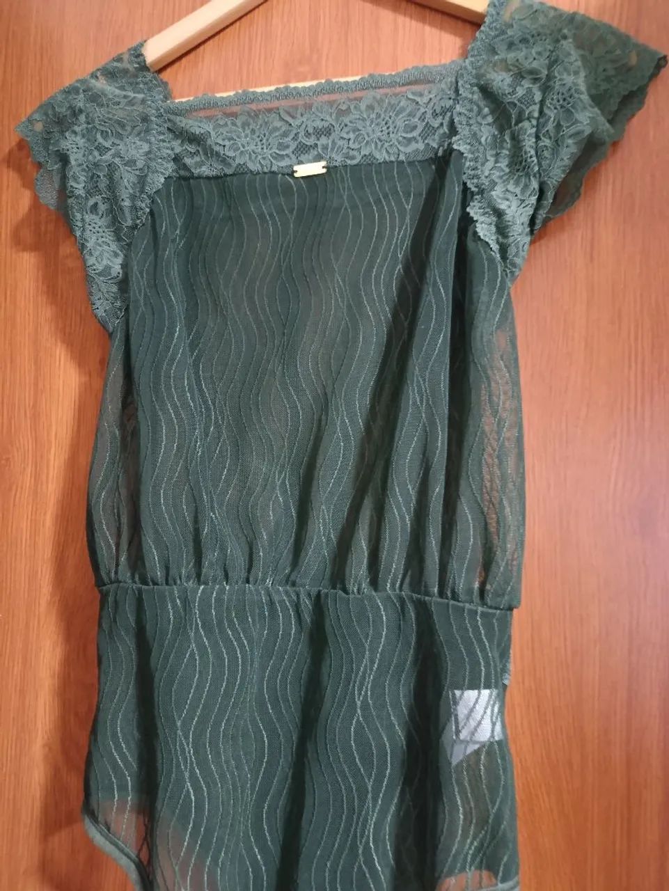 Body feminino de renda na cor verde da marca HARDY - Foto 4