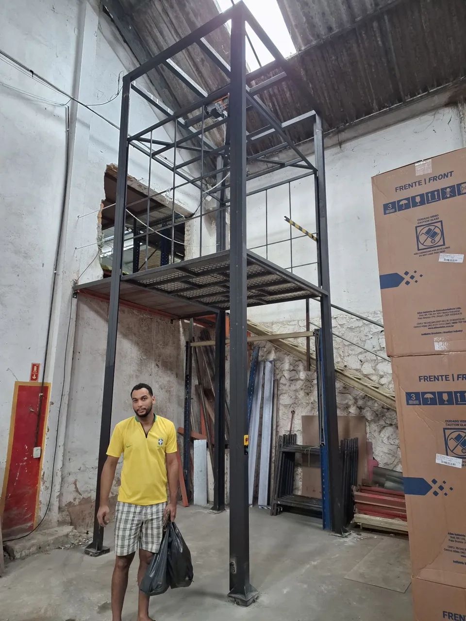 Elevadores de Carga e Social | Fabricação e Instalação - Foto 2
