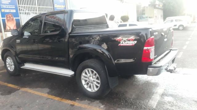 Vendo ou troco Hilux SRV 3.0 2014/2015 automática preta - Foto 2