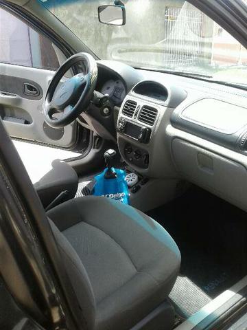 Carro Clio sedan 1.6