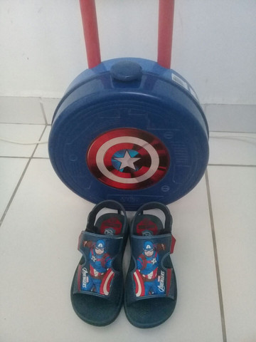 sandalia capitao america com maleta