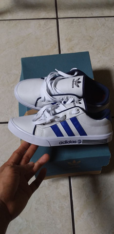 tenis adidas couro sintetico