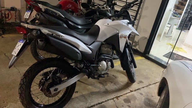 MOTO XRE 300 BRANCA