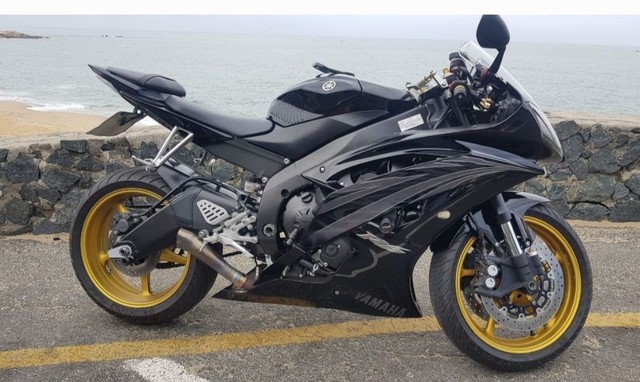 MOTO YAMAHA R6 2010