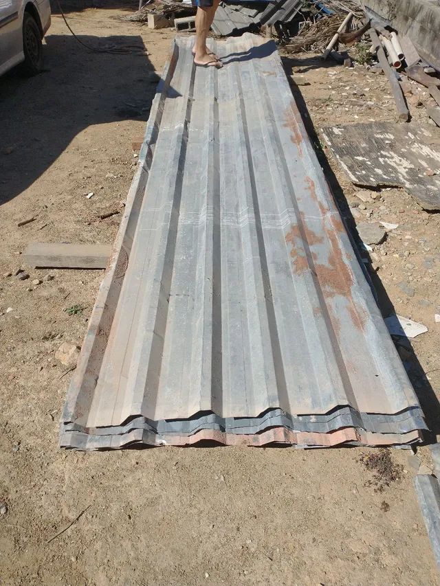 Telhas de zinco usadas (93 metros quadrados)