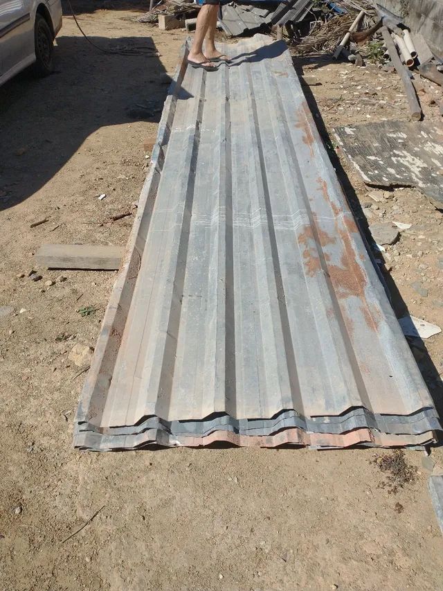 Telhas de zinco usadas (93 metros quadrados)