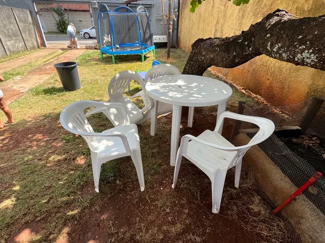 Conjunto de Mesa e Cadeiras Tramontina PlAstico - Conjunto de Mesa e  Cadeiras para Jardim - Magazine Luiza