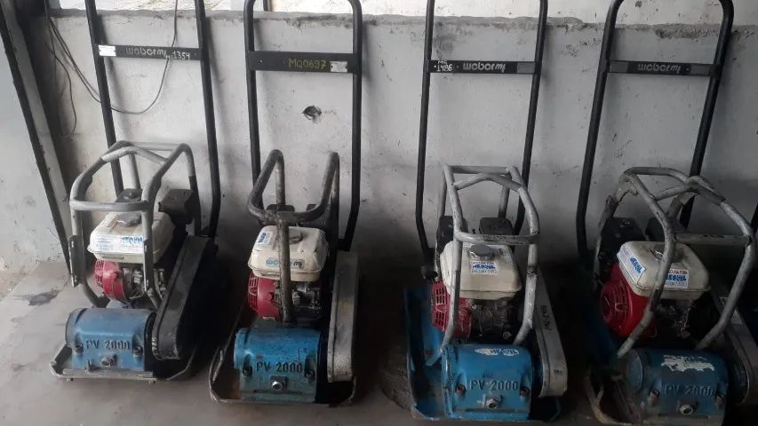 Placa Vibratória a gasolina Marca: Weber Modelo: PV2000 motor Honda GX160 usada. - Foto 5