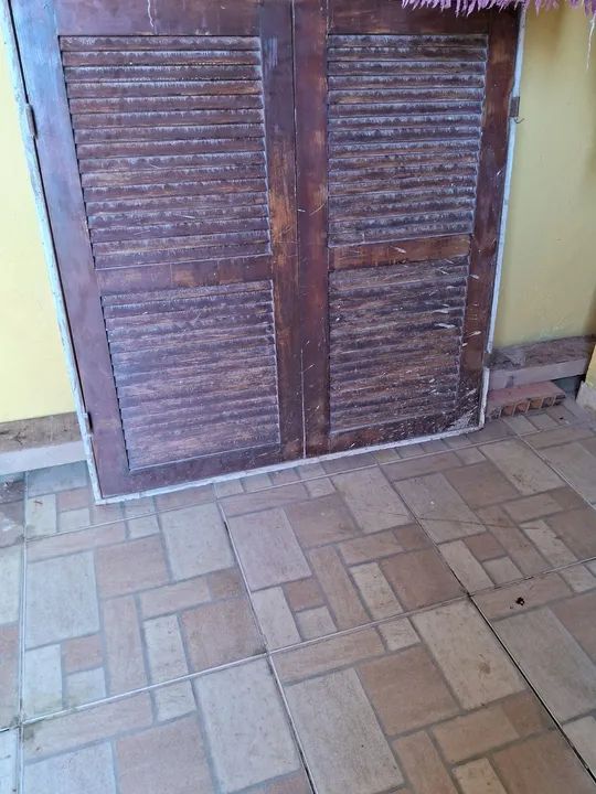 Porta de madeira em ótimo estado
