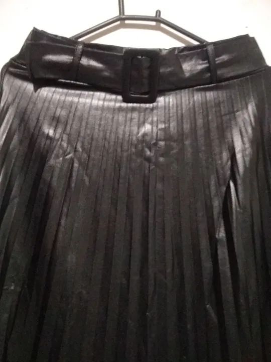 Saia Midi cirrê preto com cinto - Foto 4