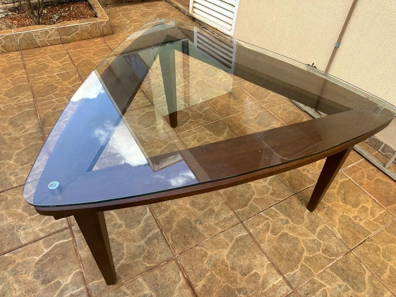 Mesa de Jantar Triangular em Madeira Maciça