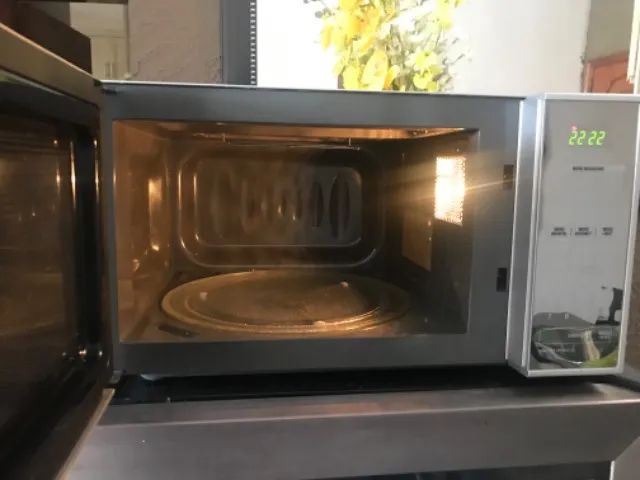 Microondas LG Espelhado pintura em Inox com Grill 30 litros  - Foto 2