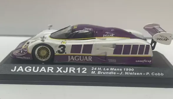 Jaguar xk8 (1996) Maisto 1/18 - Hobbies e coleções - Paraíso, São