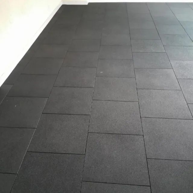 Piso emborrachado treino 100x100 15mm para academia/studio/box/casa/treino - Foto 3