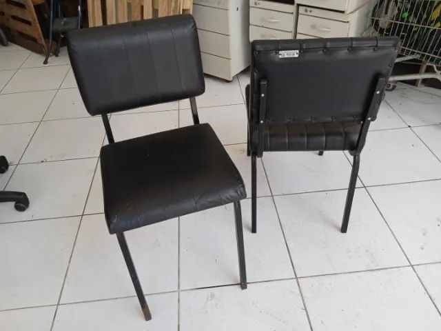 Cadeira de escritório estofada fixa s/ braços em Couro Ecológico / Aço Preto - Foto 5