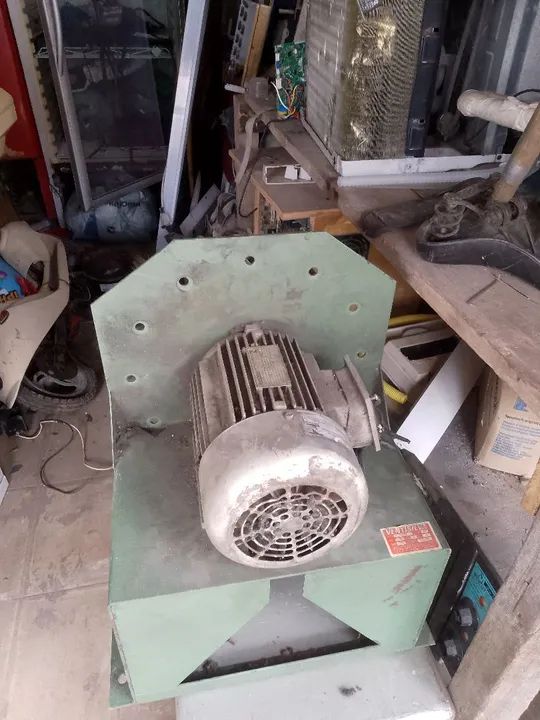 Motor de exausto com base