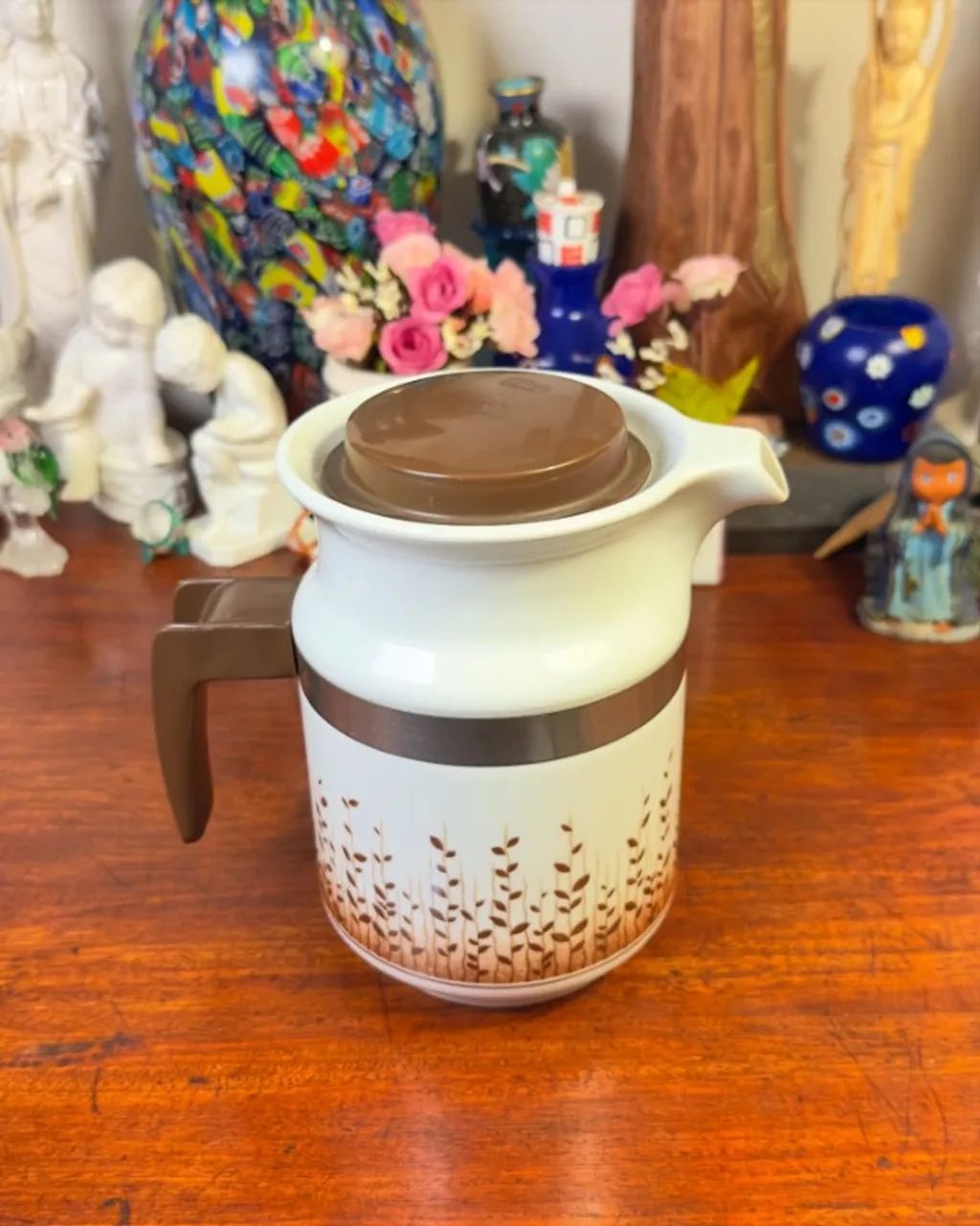 Antiga jarra cafeteira em porcelana Pozzani.