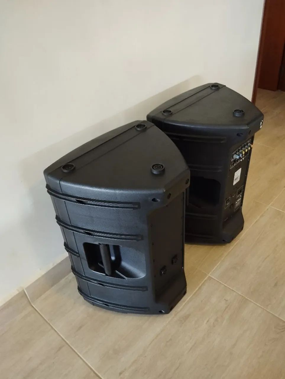 02 Caixas de som CSR 3000 a/p