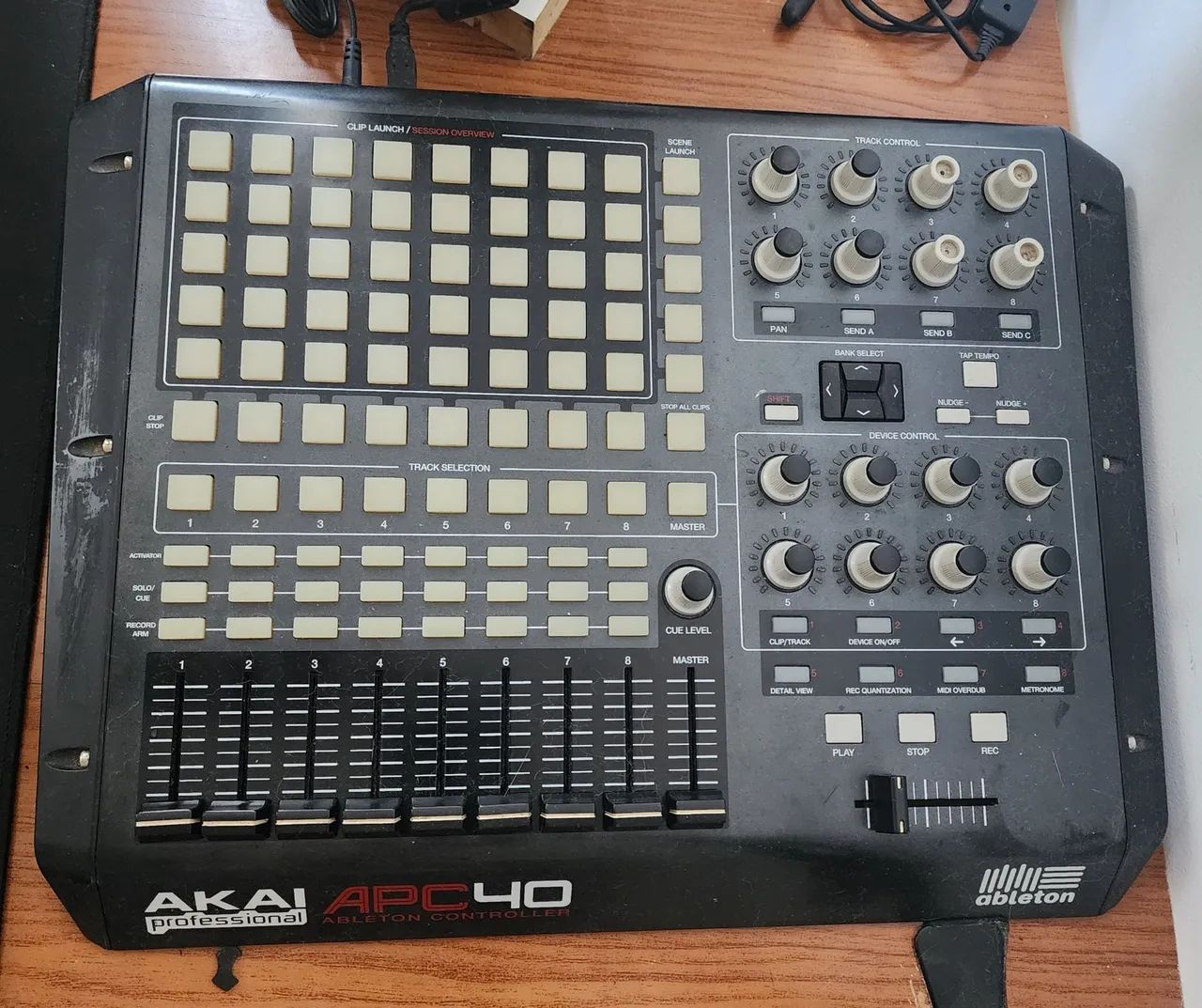 Controlador MIDI Akai APC40 para Ableton