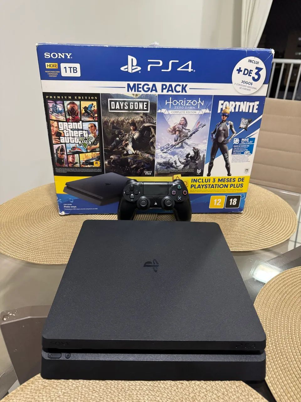 PlayStation 4 slim 