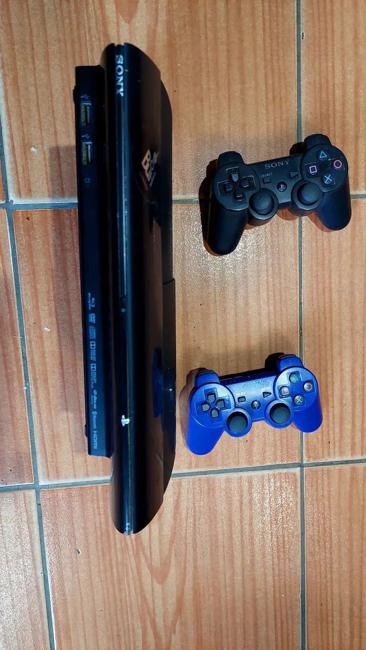 Playstation 3 com 2 controles e desbloqueado - Foto 2