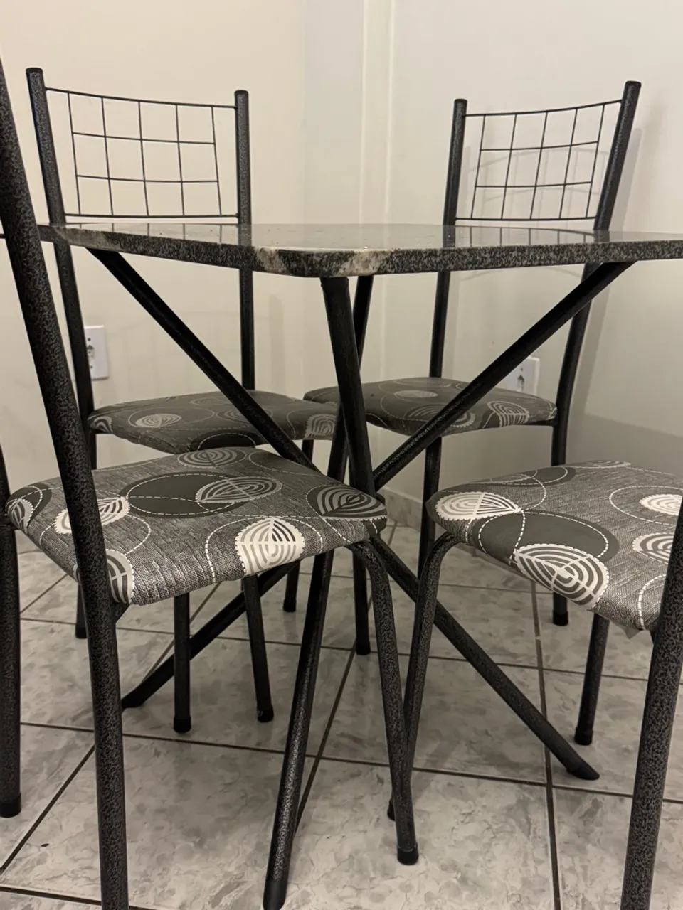 Mesa de cozinha com 4 cadeiras