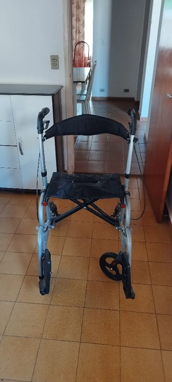 Andador com assento dobrável