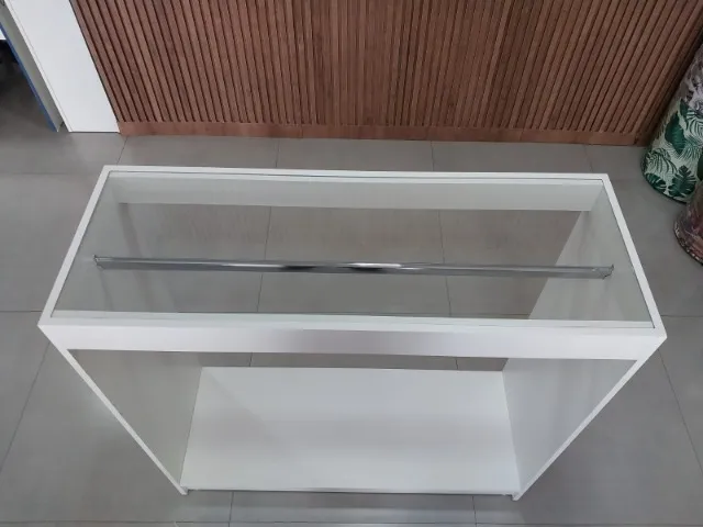 Mesa Cabideira com Tampo de Vidro