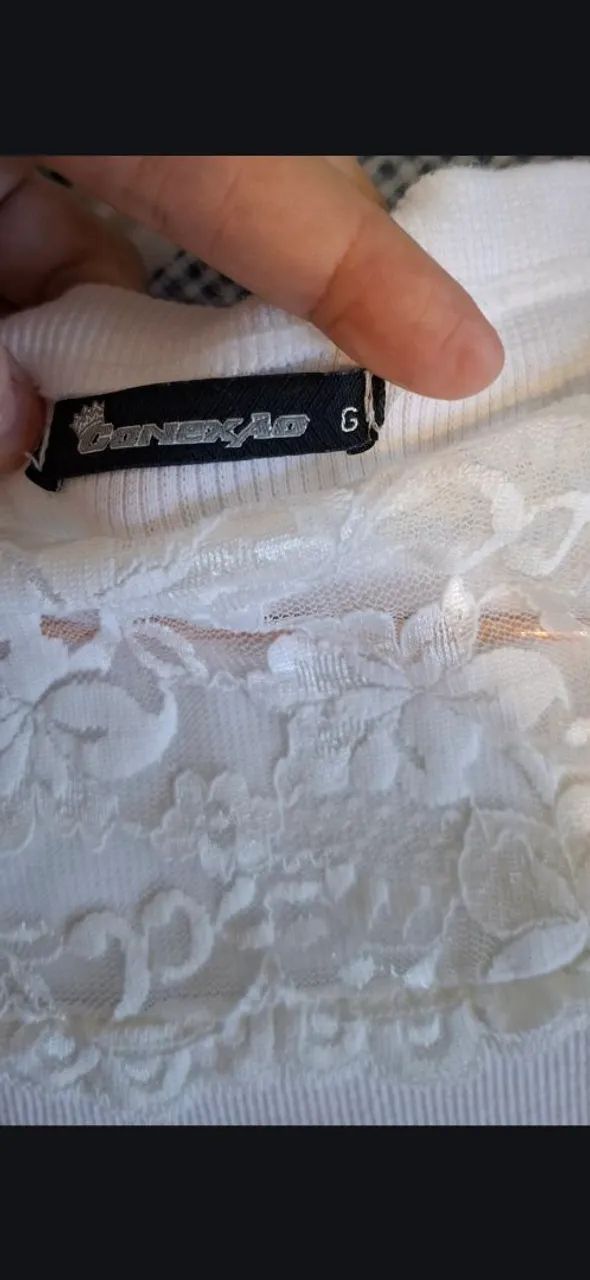 Camiseta branca com mangas de renda - Foto 3