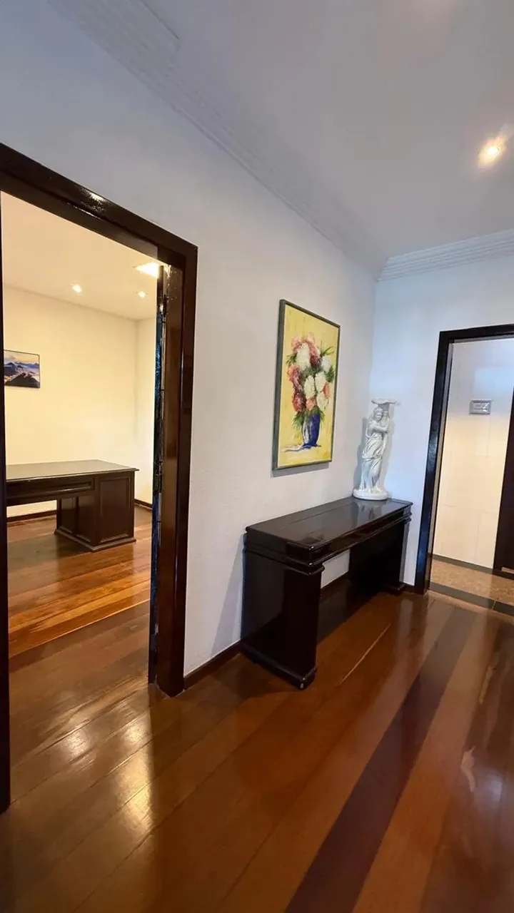 Vende Mansão triplex exclusiva no condomínio Mansões