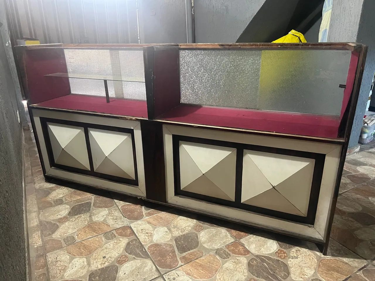 Doacao Balcão de madeira com vitrine - ideal para loja