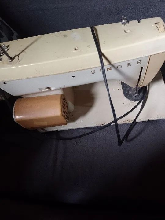 Máquina de Costura Singer - Em ótimo estado!