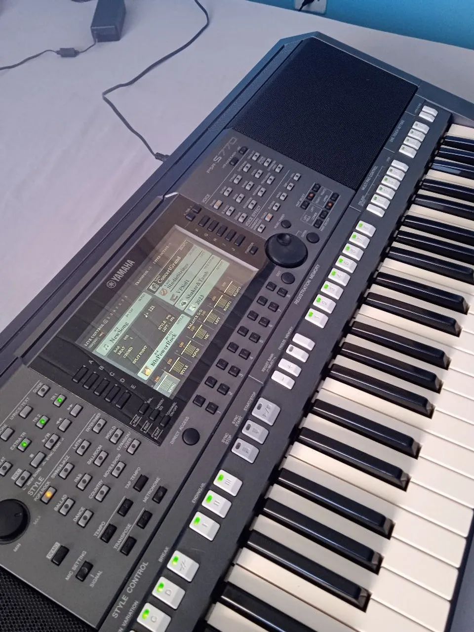 Yamaha PSR-S 770 61鍵 電子オルガン PSR-S770 - Descrição - Teclados Arranjadores - Teclados
