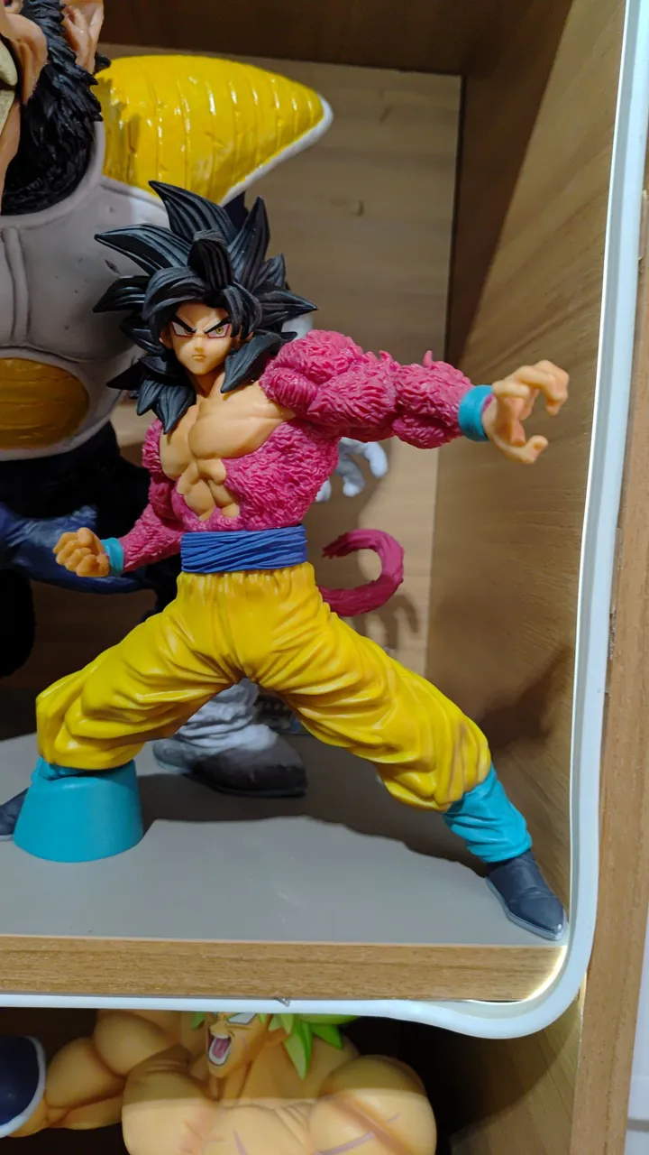 Action Figure Goku SSJ4 - Dragon Ball