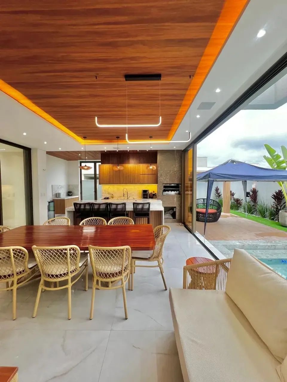 Casa de Luxo na Cidade Alpha Ceará  4 Suítes, Piscina, Sauna e Energia Solar