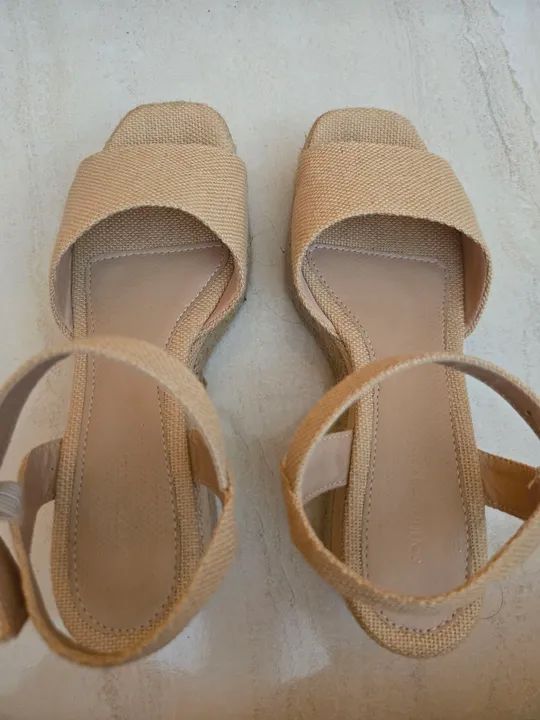 Sandalia plataforma, cortiça, cor nude, bege claro, nova. Marca sonho dos pés - Foto 2